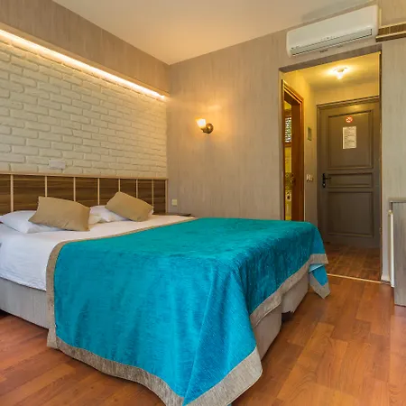 Otel Aquarius 3*